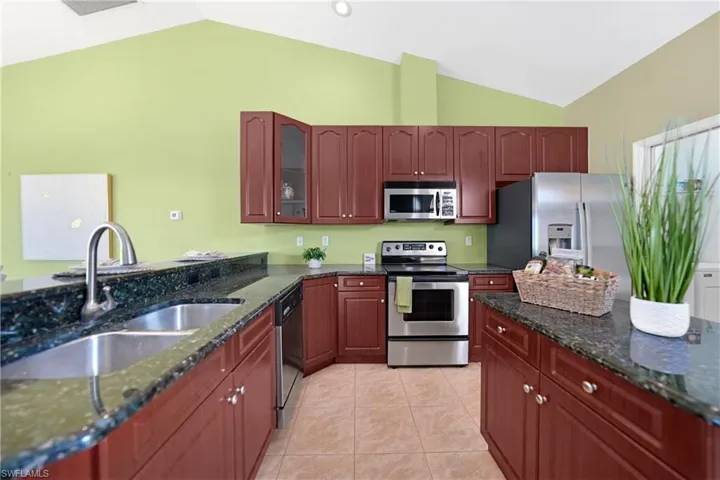 2932 Sw 8th Pl, Cape Coral Fl 33914
