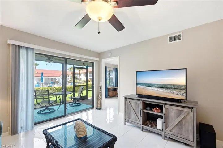 4987 Pepper Cir 107, Naples, Florida 34113