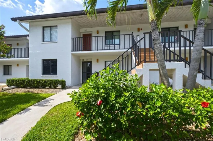 4987 Pepper Cir 107, Naples, Florida 34113