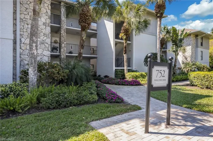 752 Eagle Creek Dr 302, Naples, Florida 34113