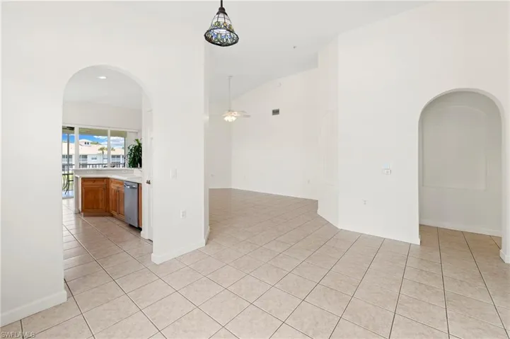 3059 Horizon Ln 1602, Naples, Florida 34109