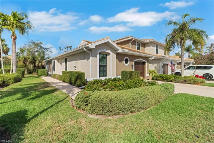 View of front of home featuring a front yard