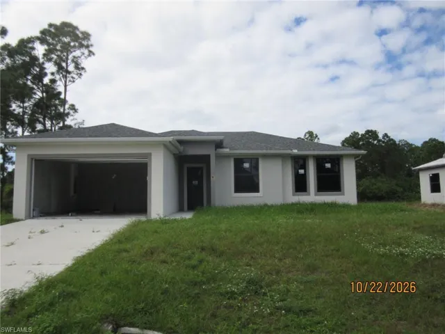 637 Avon Ave S, Lehigh Acres, Florida 33974