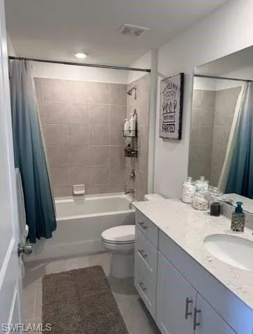 Full bath with vanity and shower / tub combo