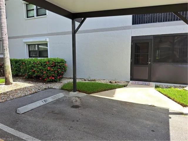 Lanai Entry from Parking