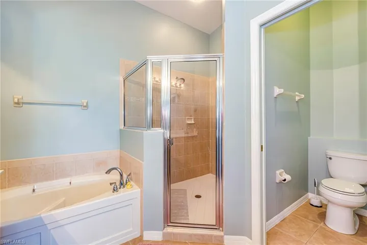 6894 Sterling Greens Ct 201, Naples, Florida 34104