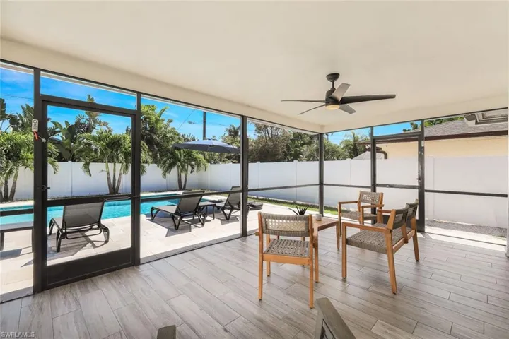 Sunroom / solarium featuring ceiling fan