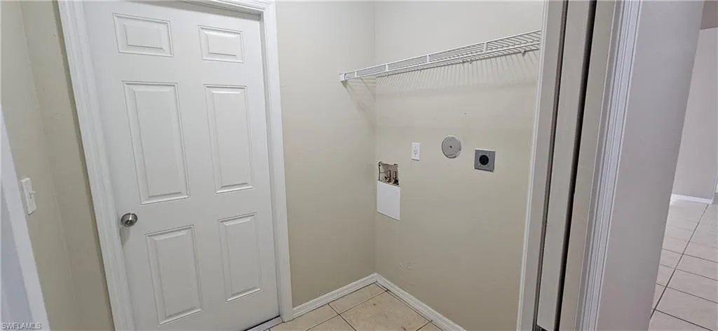 3740 Sw Santa Barbara Pl, Cape Coral, Florida 33914