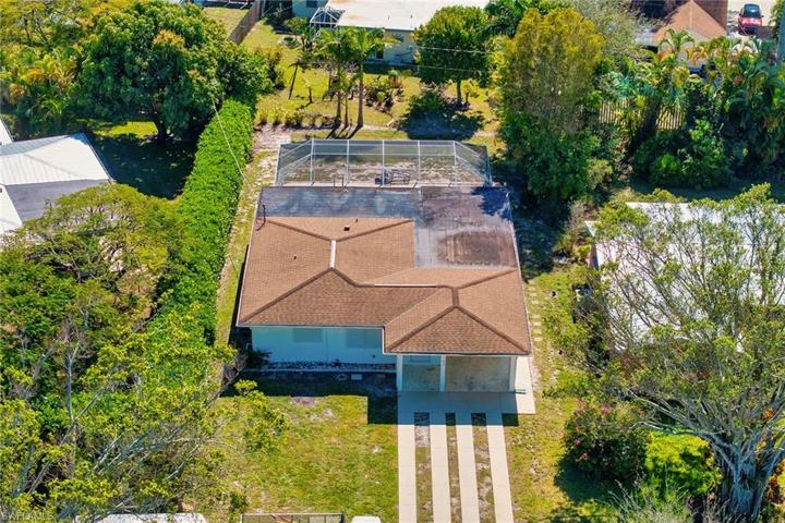 1162 8th TER N, NAPLES FL 34102