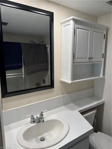 37 High Point Cir E 307, Naples, Florida 34103