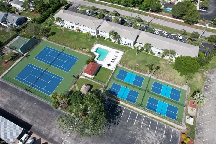 37 High Point Cir E 307, Naples, Florida 34103