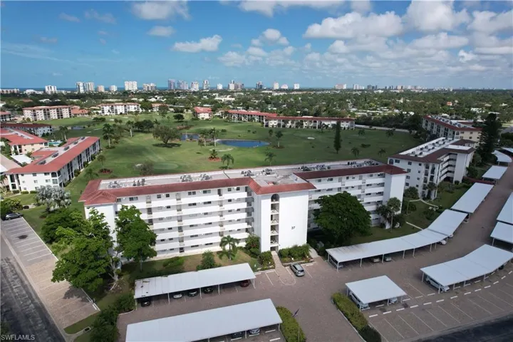 37 High Point Cir E 307, Naples, Florida 34103