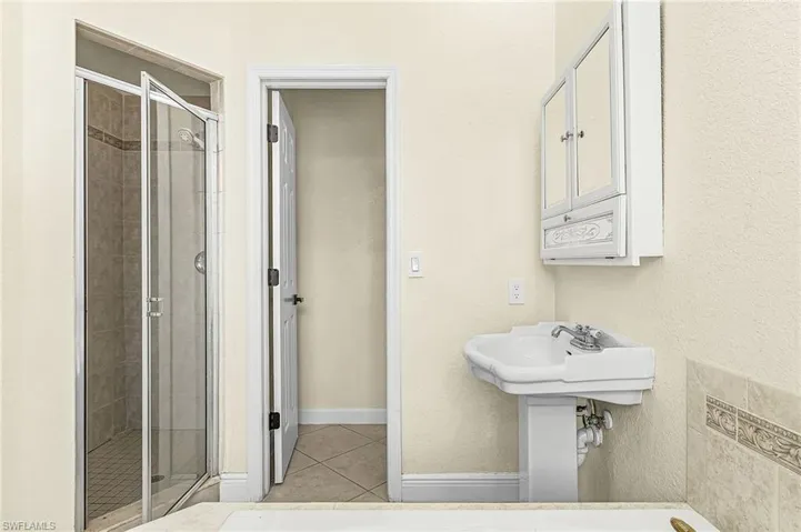 423 Se 17th Ter, Cape Coral, Florida 33990