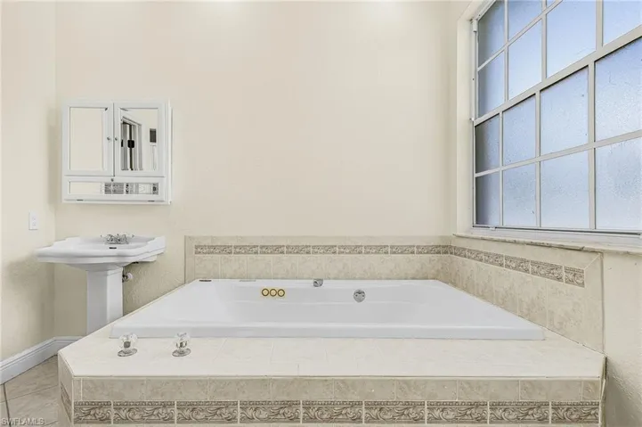 423 Se 17th Ter, Cape Coral, Florida 33990