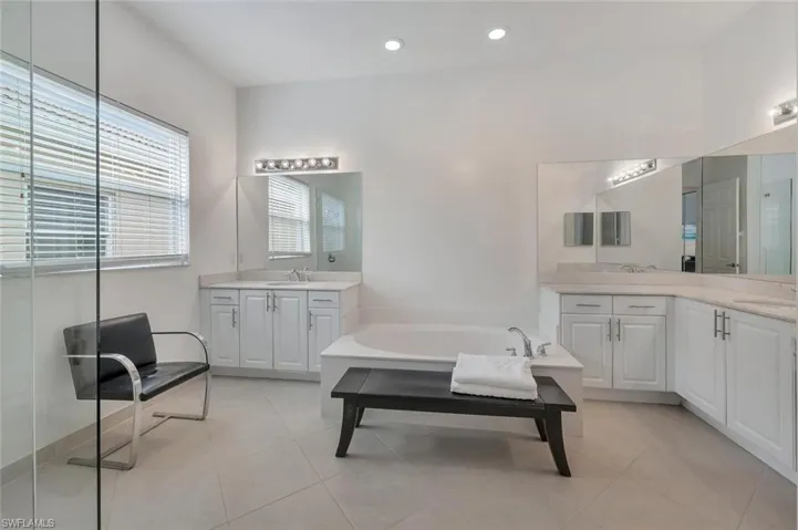 6577  Marbella  LN, Naples, FL 34105