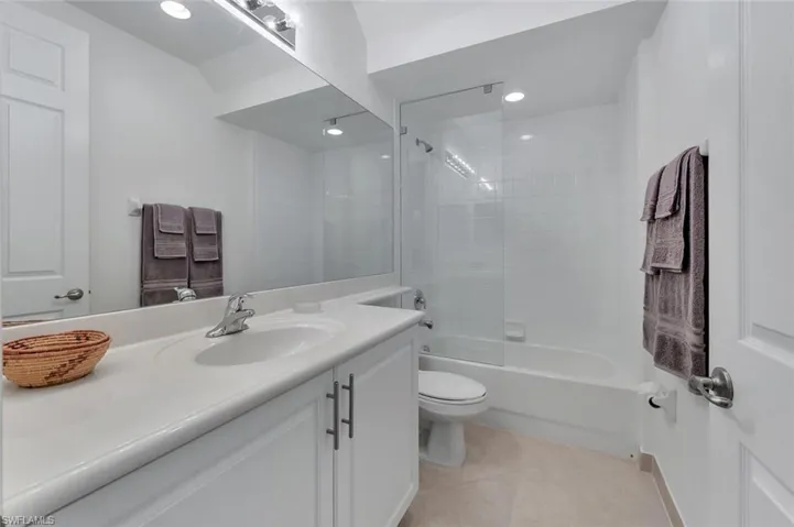 6577  Marbella  LN, Naples, FL 34105