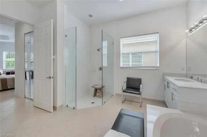 6577  Marbella  LN, Naples, FL 34105