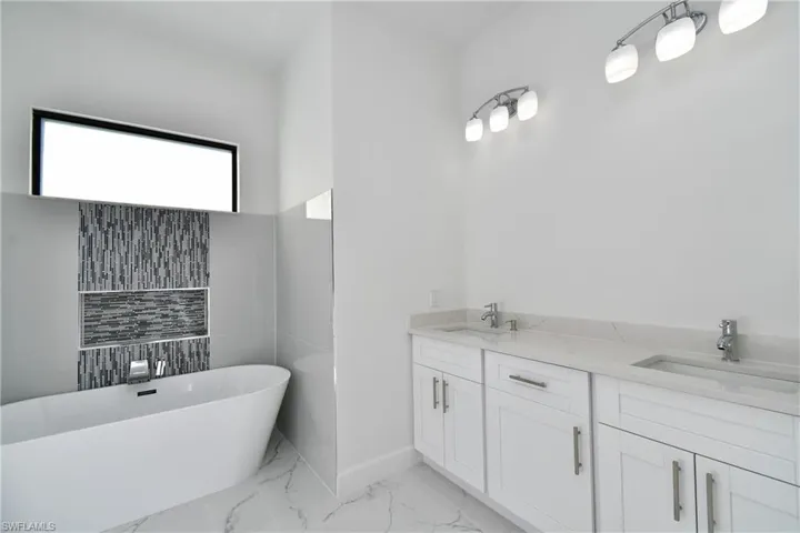 Bathroom with a bathtub and vanity