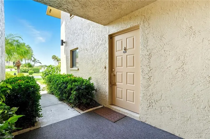 7116  Lakeridge  CT, Fort Myers, FL 33907