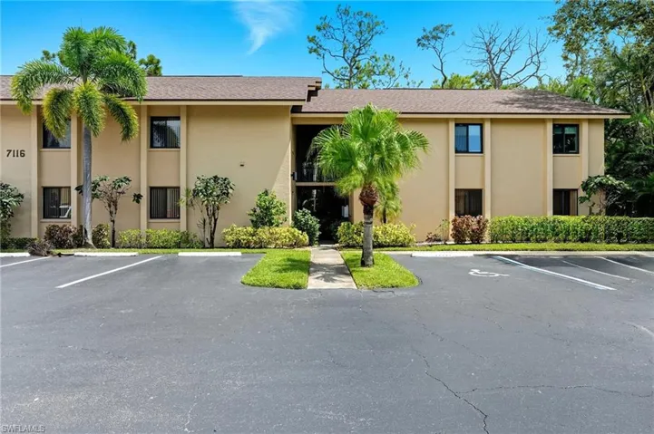 7116  Lakeridge  CT, Fort Myers, FL 33907