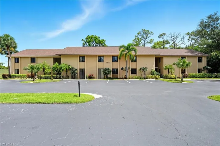 7116  Lakeridge  CT, Fort Myers, FL 33907