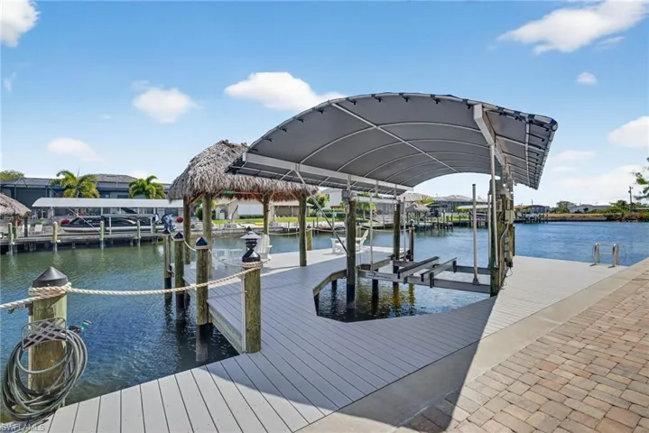 10,000 lb speed lift with a 30' slip and covered by canopy