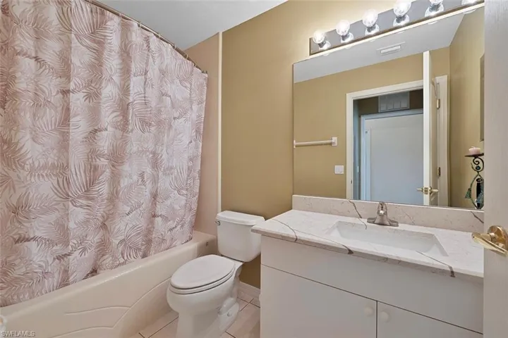 8610  Cedar Hammock  CIR, Naples, FL 34112