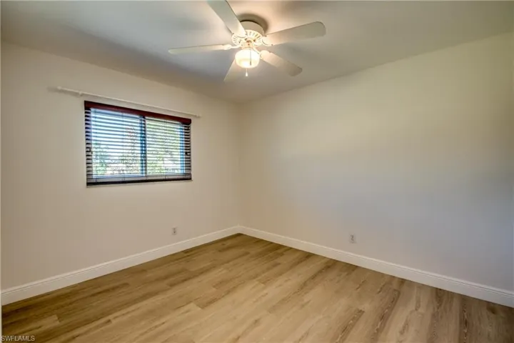 Unfurnished room featuring light wood-type flooring and a ceiling fan