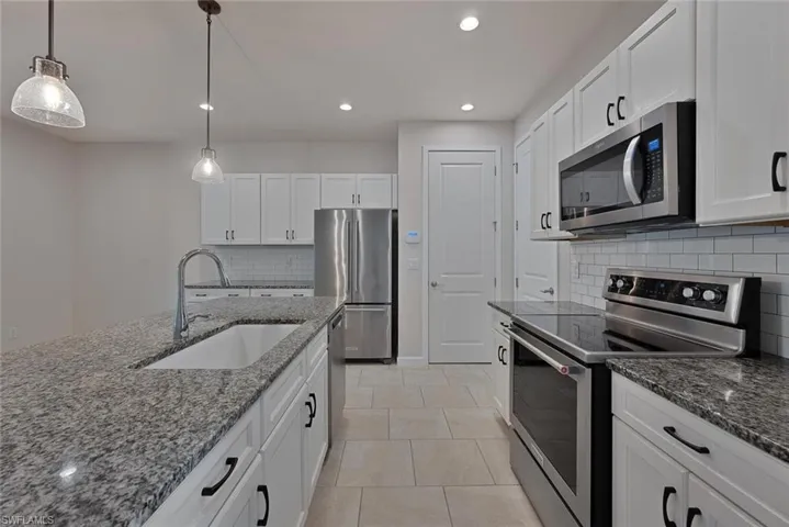 Large Kitchen with Island