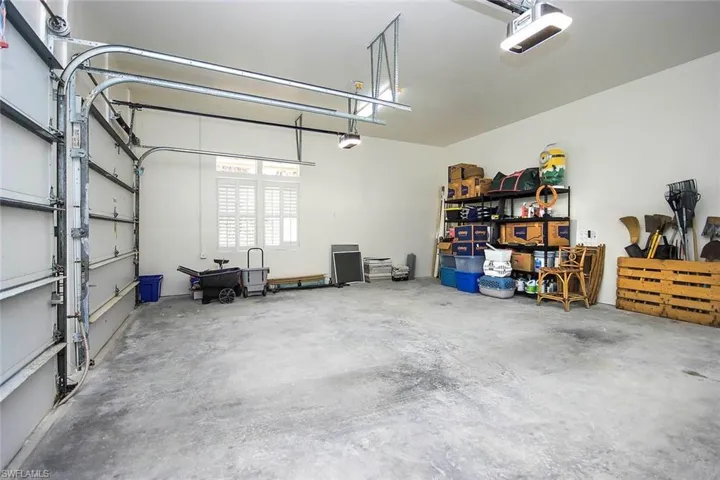 Oversized_2_car_Garage