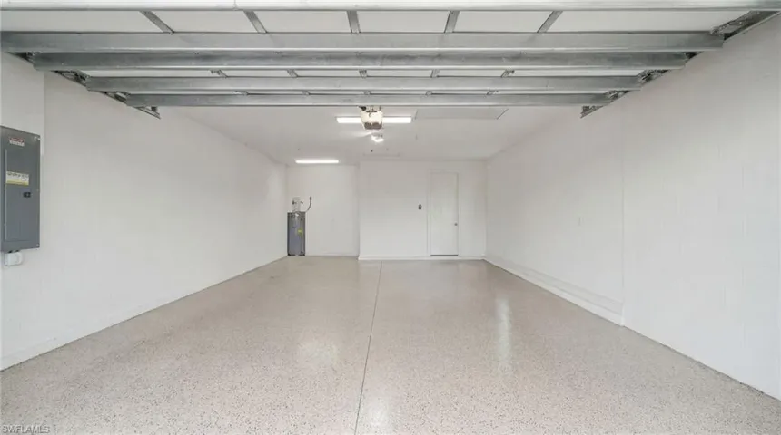 Huge 3 Car Tandem Garage - Air Conditioned