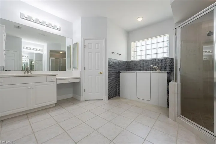 13717 Bald Cypress Cir, Fort Myers, Florida 33907