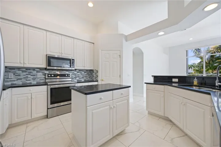 13717 Bald Cypress Cir, Fort Myers, Florida 33907