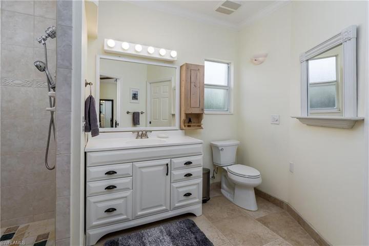 PRIMARY BATHROOM LIGHT & BRIGHT