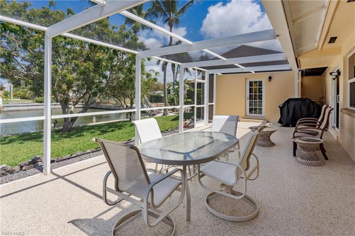 LARGE LANAI - CAGE BUILT IN 2006