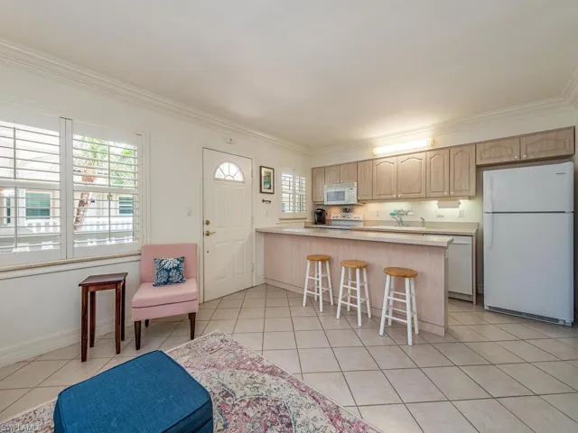 980  7th S AVE, Naples, FL 34102