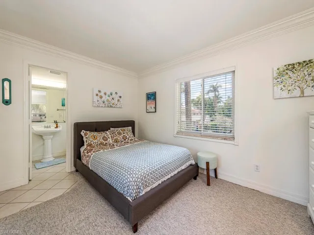 980  7th S AVE, Naples, FL 34102