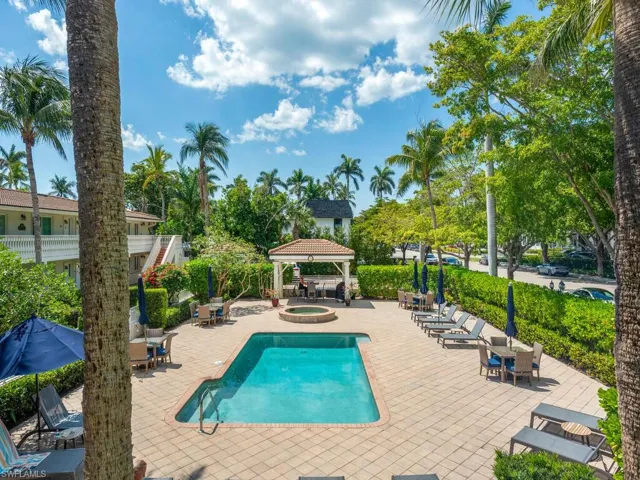 980  7th S AVE, Naples, FL 34102