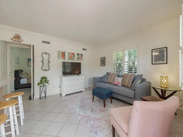 980  7th S AVE, Naples, FL 34102