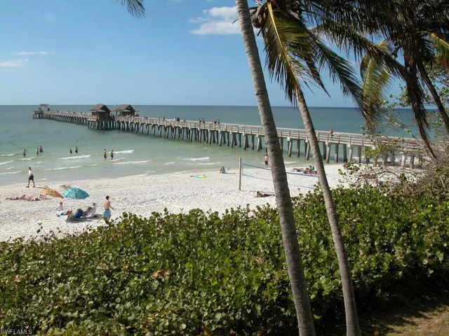 980  7th S AVE, Naples, FL 34102