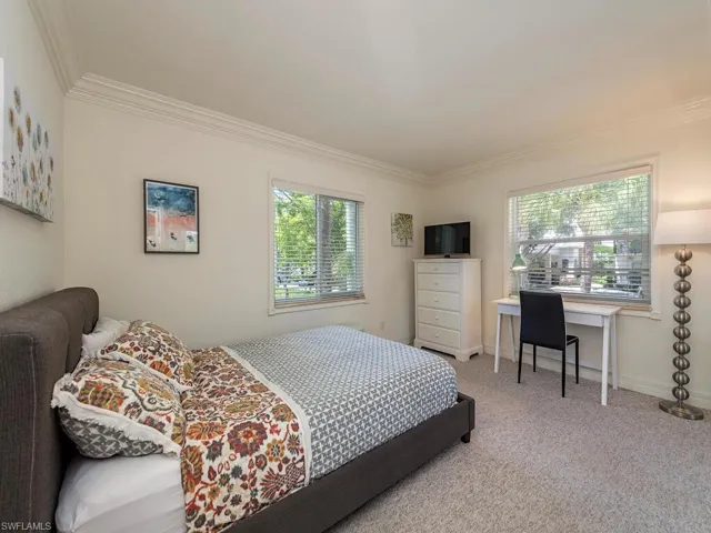 980  7th S AVE, Naples, FL 34102