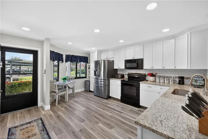 4973  Pepper  CIR, Naples, FL 34113