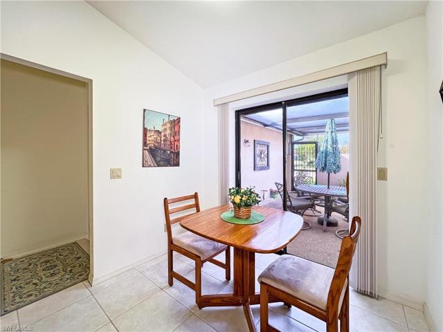 Eat-in kitchen looking to the front lanai
