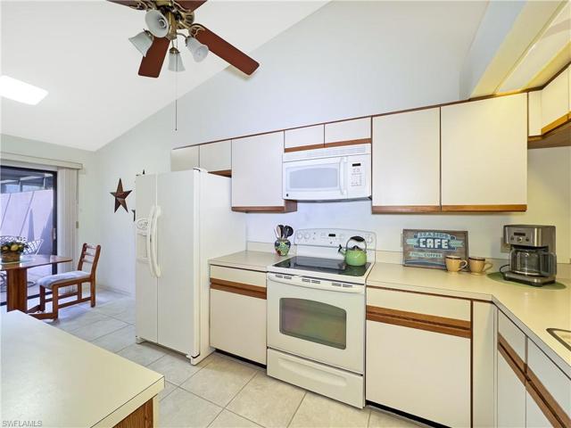 Light and airy kitchen, volume ceilings