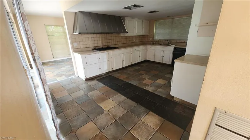 514 Antilles Ct, Marco Island, Florida 34145
