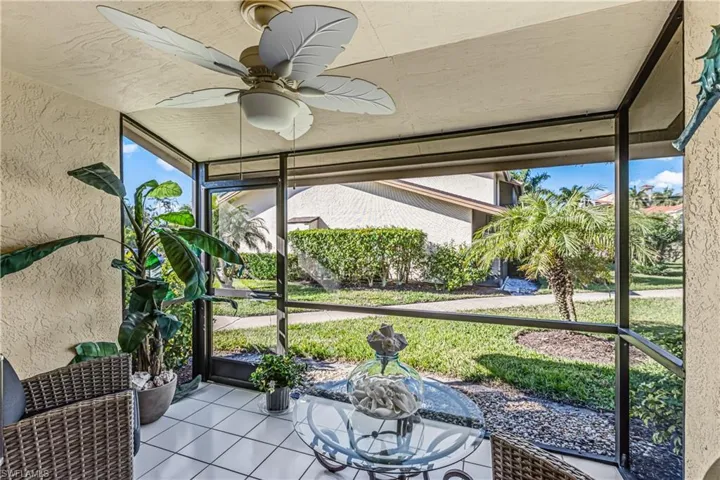 Sunroom with ceiling fan