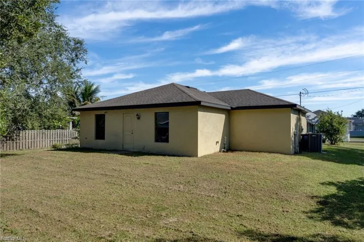 824  Umber  DR, Fort Myers, FL 33913