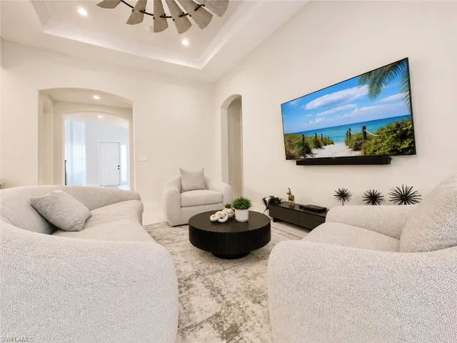 12667 Biscayne Ct, Naples, Florida 34105