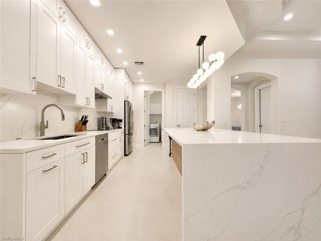 12667 Biscayne Ct, Naples, Florida 34105