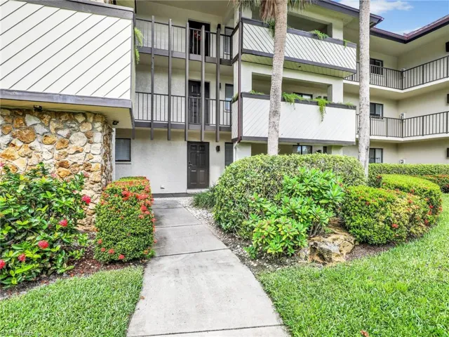 1600  Misty Pines  CIR, Naples, FL 34105